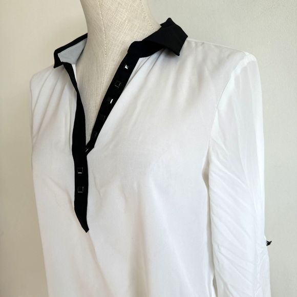 Reaction by Kenneth Cole Blouse Women's Size Medium White Black Trim Roll Tab - Picture 2 of 11